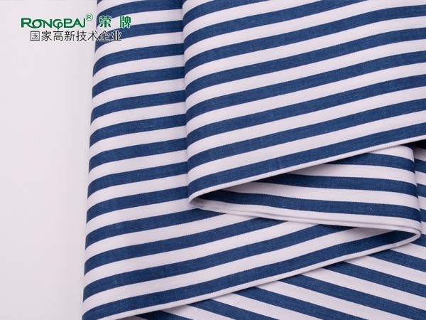 C40/133X72纯棉0.5CM蓝白条印花医护面料